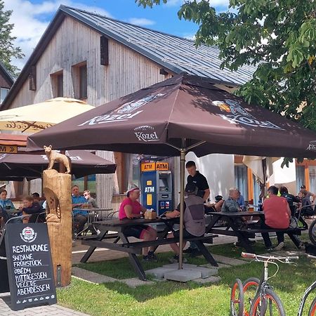 Penzion A Restaurace U Sousedu 斯特拉日尼 外观 照片
