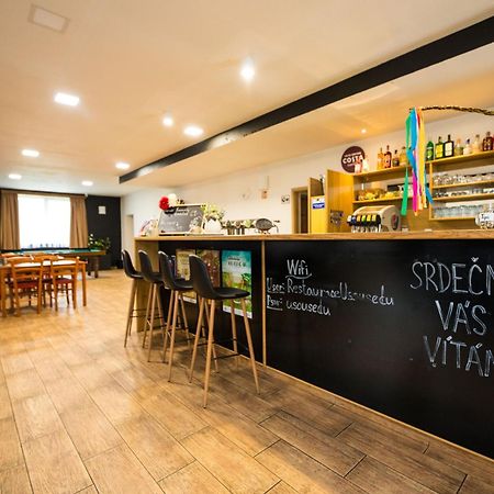 Penzion A Restaurace U Sousedu 斯特拉日尼 外观 照片