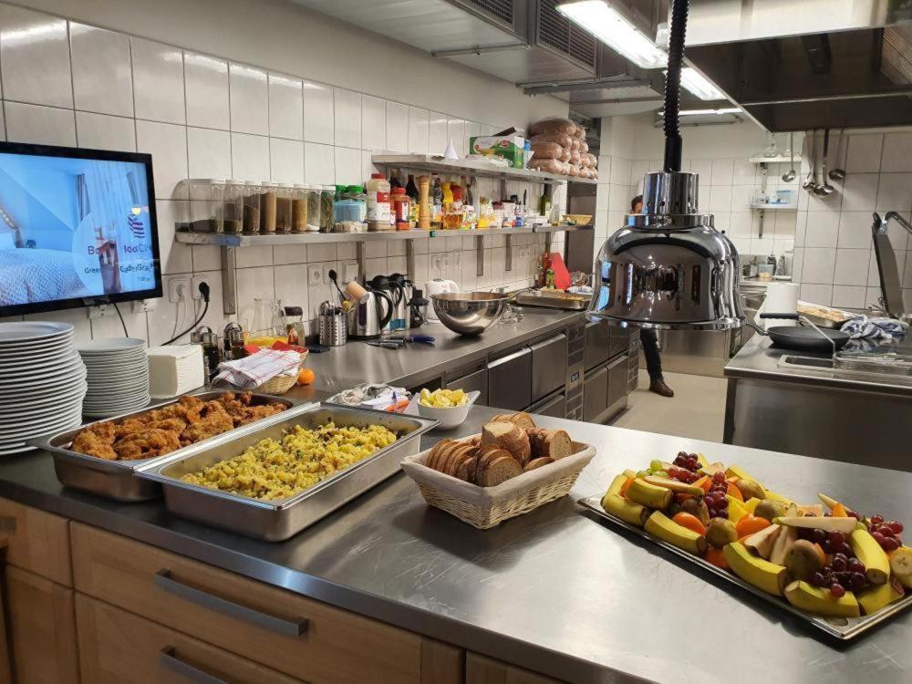 Penzion A Restaurace U Sousedu 斯特拉日尼 外观 照片