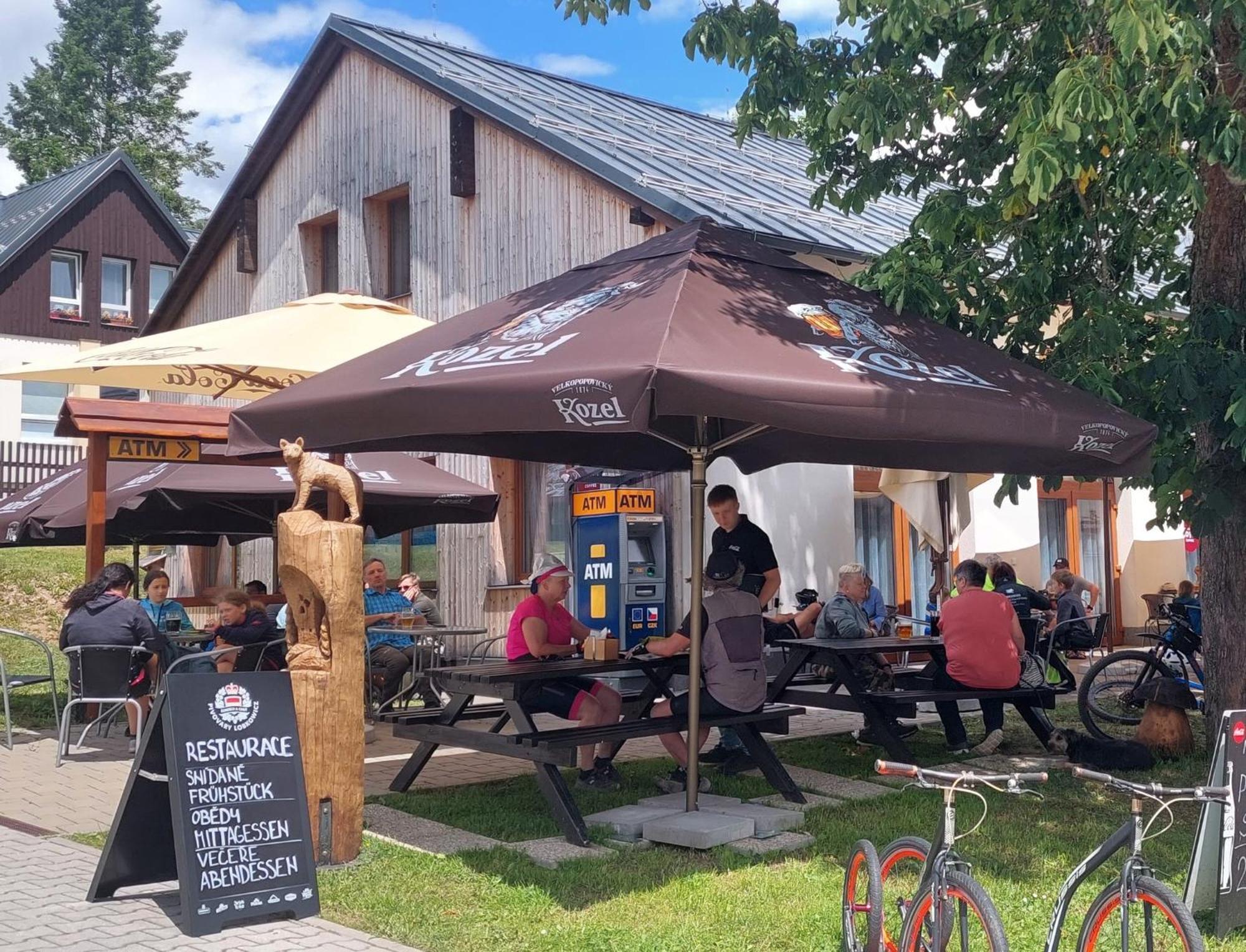 Penzion A Restaurace U Sousedu 斯特拉日尼 外观 照片