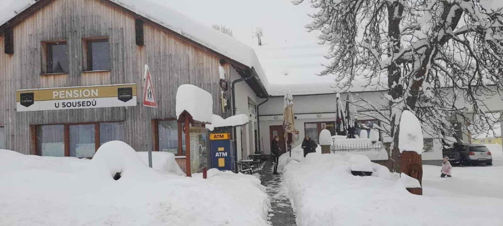 Penzion A Restaurace U Sousedu 斯特拉日尼 外观 照片