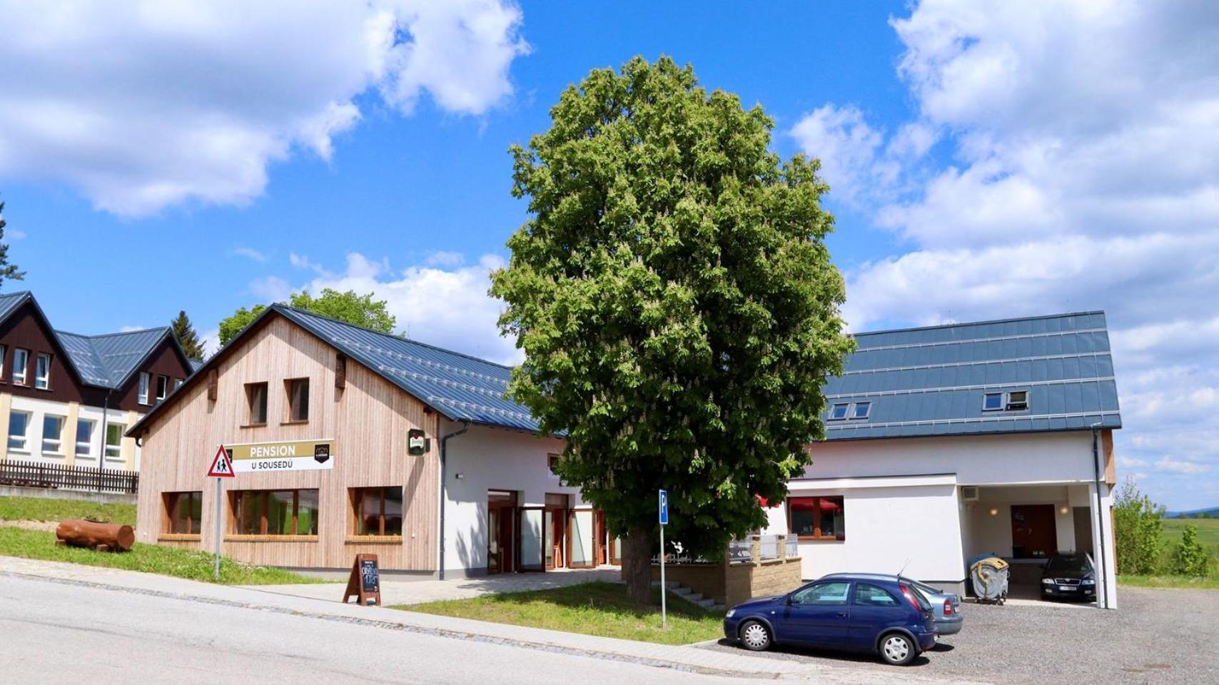 Penzion A Restaurace U Sousedu 斯特拉日尼 外观 照片