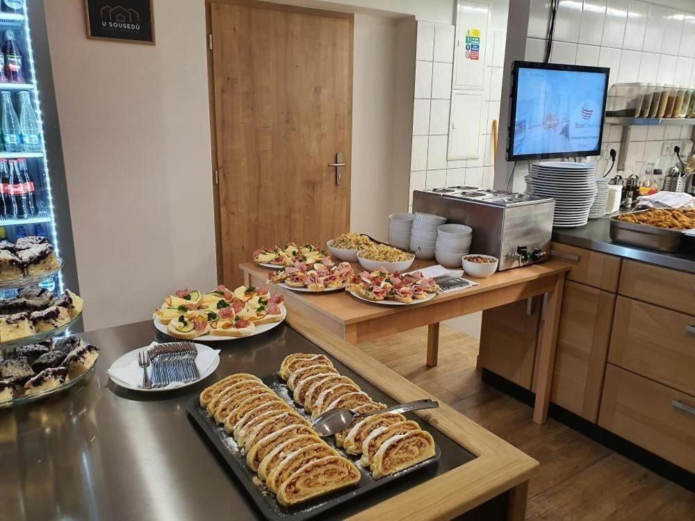 Penzion A Restaurace U Sousedu 斯特拉日尼 外观 照片
