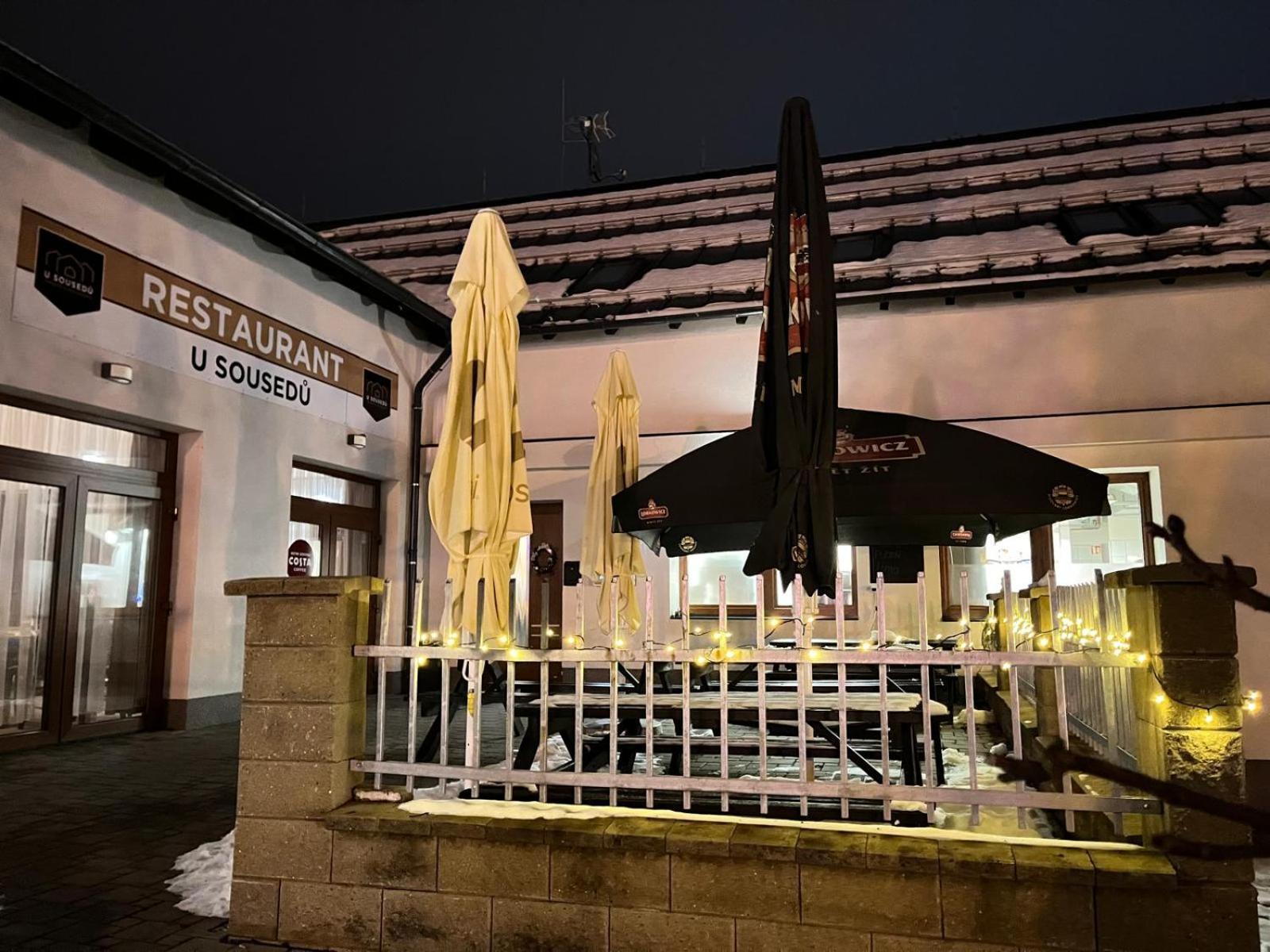 Penzion A Restaurace U Sousedu 斯特拉日尼 外观 照片