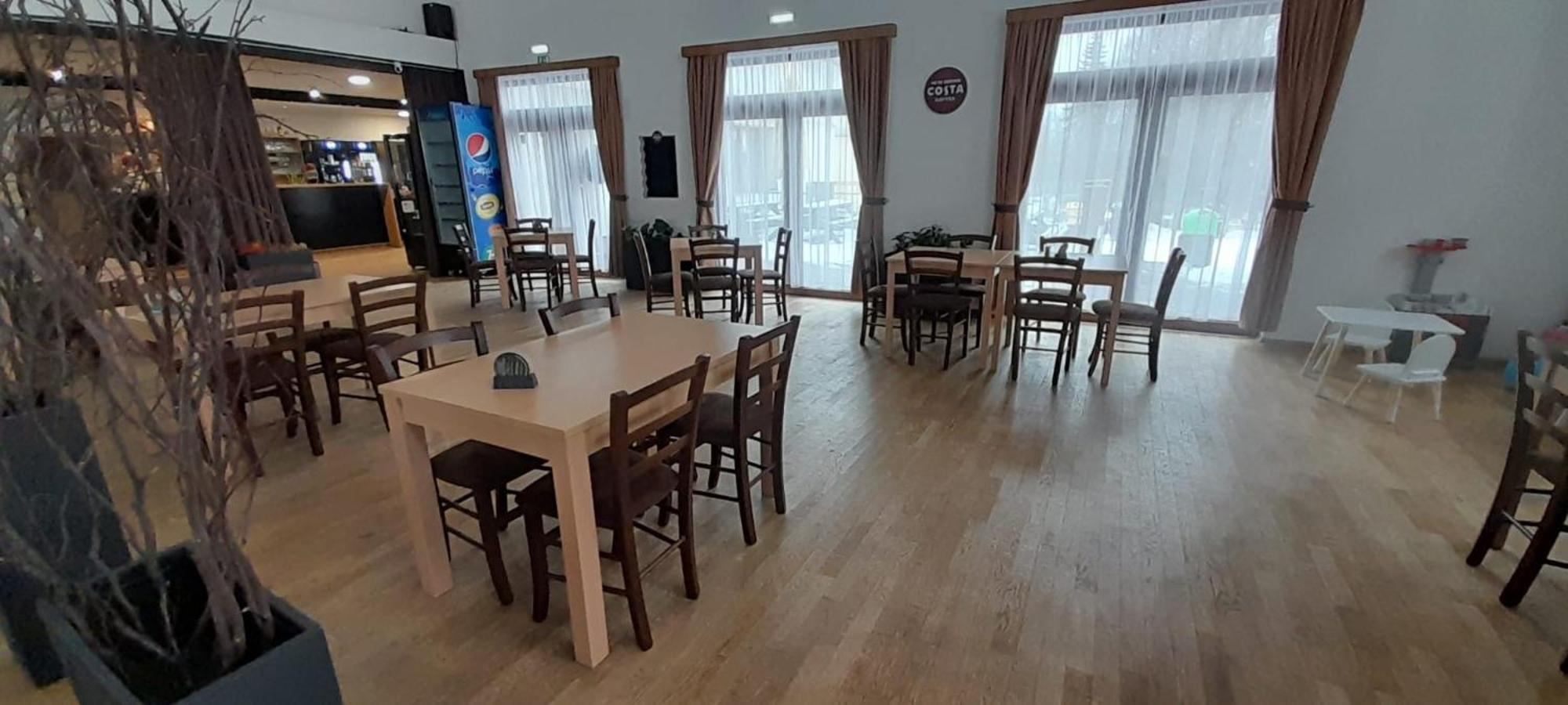 Penzion A Restaurace U Sousedu 斯特拉日尼 外观 照片