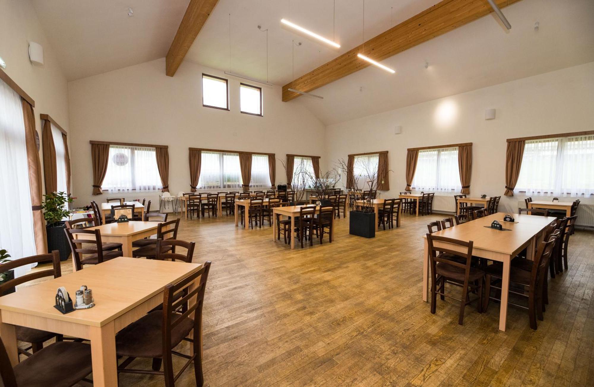 Penzion A Restaurace U Sousedu 斯特拉日尼 外观 照片