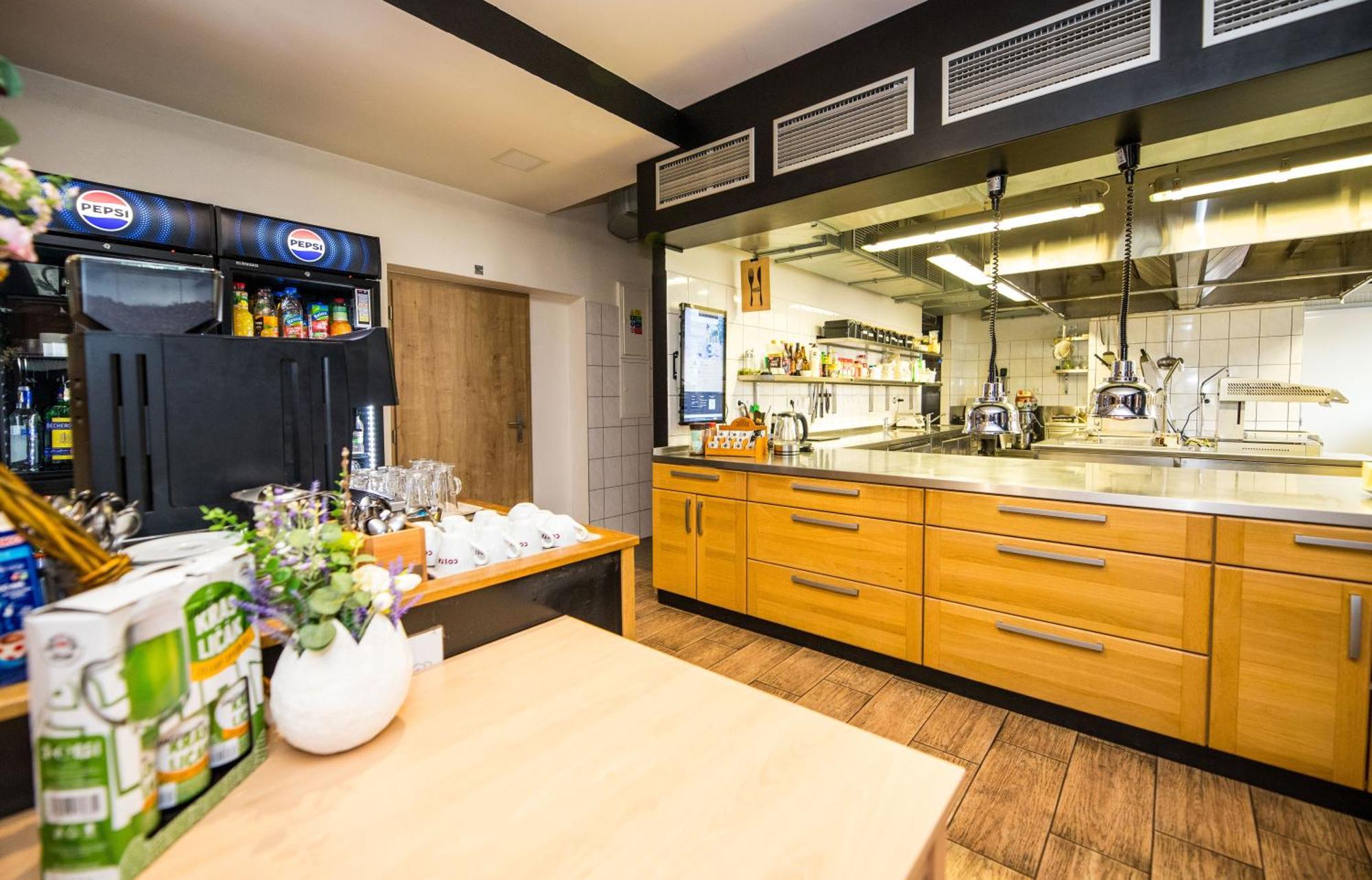 Penzion A Restaurace U Sousedu 斯特拉日尼 外观 照片