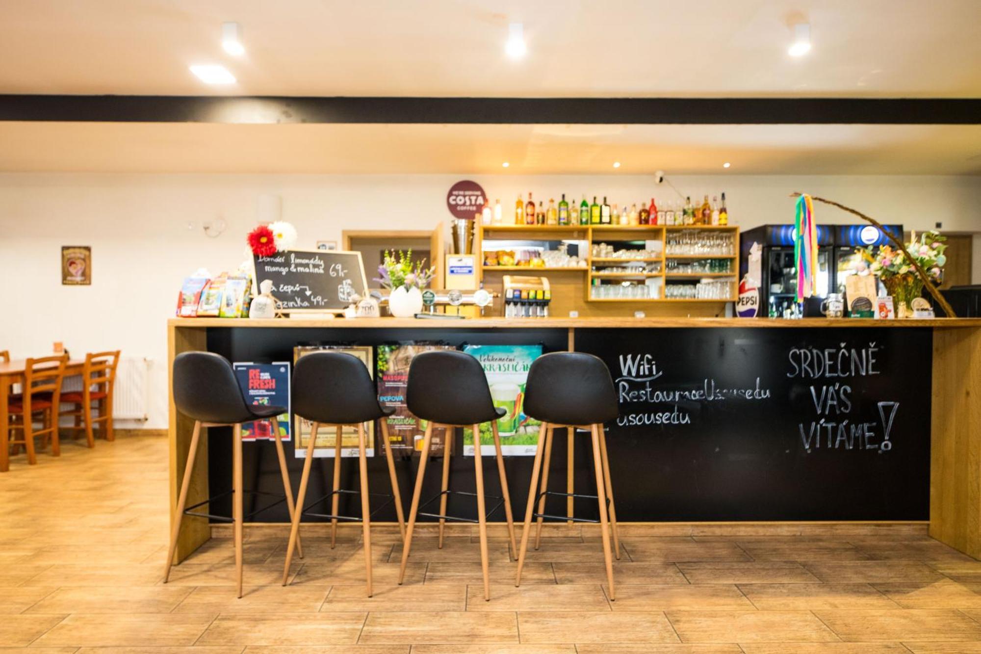 Penzion A Restaurace U Sousedu 斯特拉日尼 外观 照片